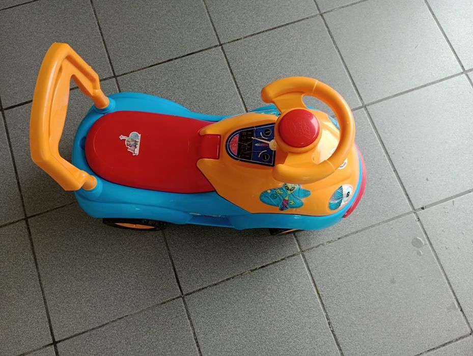 Машина каталка дитяча