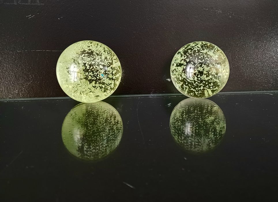 Szklane kule - fluorescencyjne - nie uranowe - 2 szt