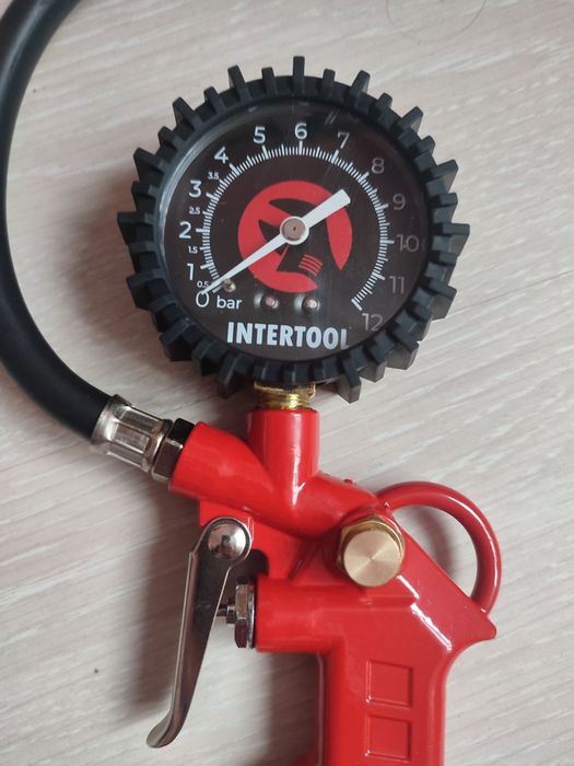 Пистолет для подкачки колес с манометром INTERTOOL PT-0503