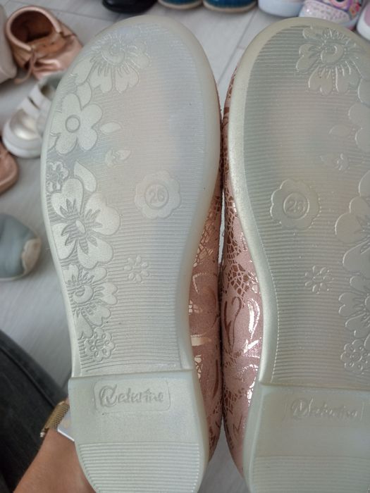 Туфельки для дівчинки