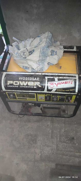 Отличный рабочий Б.у бензиновый генератор viper wg8000ae. Торг
