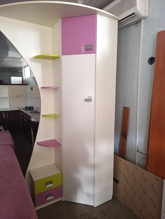 Кутова шафа в дитячу кімнату