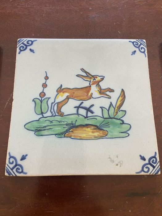 Três azulejos policromados