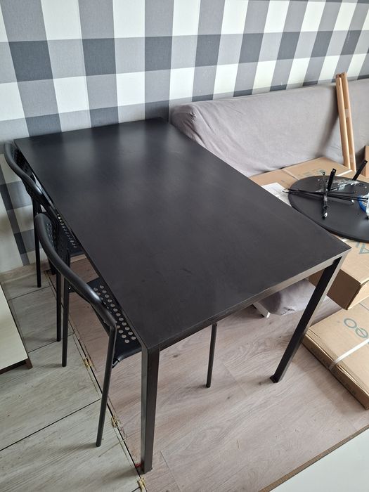 Czarny stół ikea