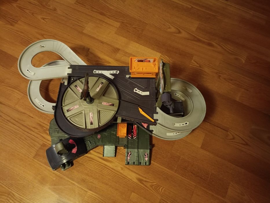 Tor hot wheels parking