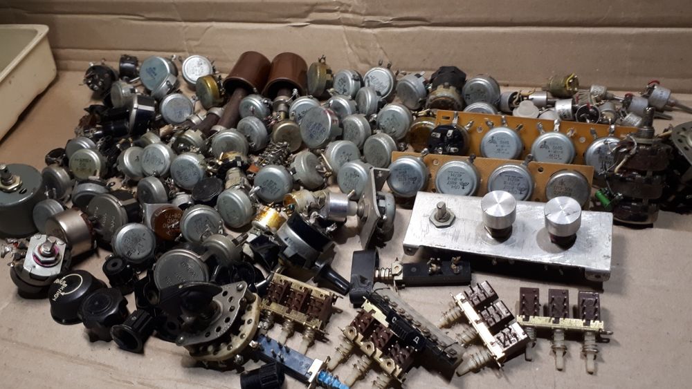 Резисторы
Радиозапчасти.
Радиодетали
Разные
Смотрите фото.
Цена за шт