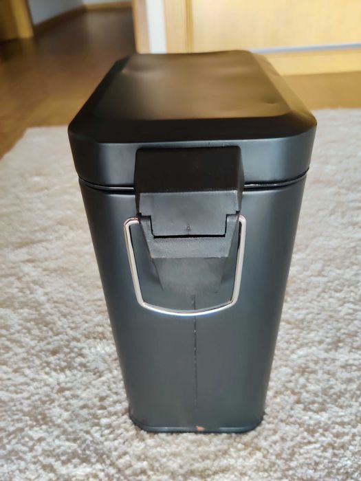 Caixote do lixo preto (casa de banho)