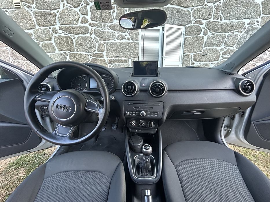 AUDI A1 1.6 TDI Sportline foto 4