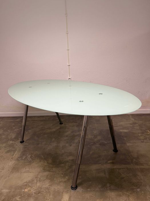 Mesa de jantar oval de vidro com altura ajustável