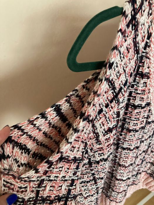 Kolorowy sweter z rozcięciami na ramionach River Island roz. S/M