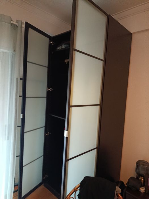 Vendo roupeiro usado  de 2 portas em castenho escuro.