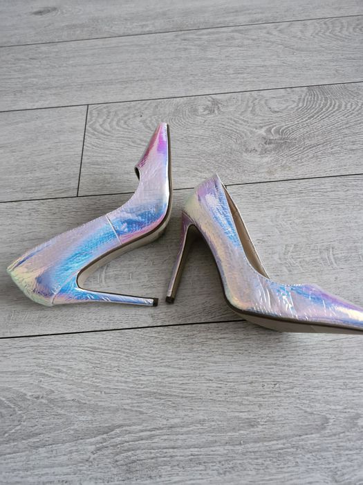 Nowe buty na obcasie r.39