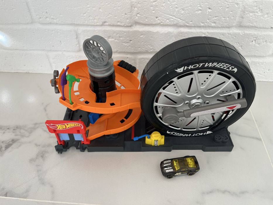 Hot wheel шиномонтажна майстерня