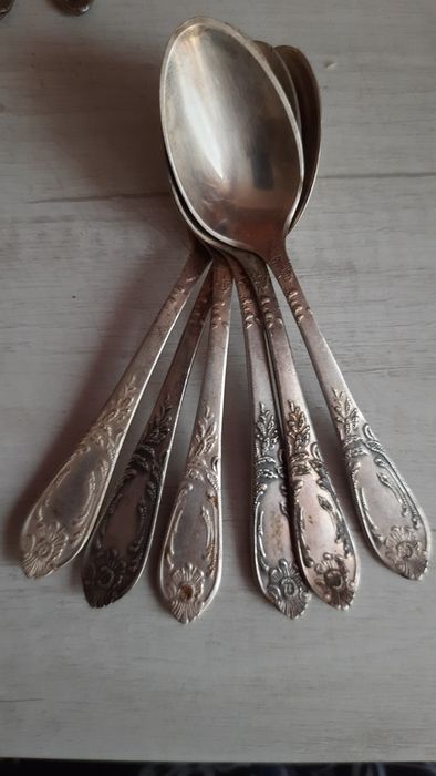 Продам мельхиоровые столовые приборы.