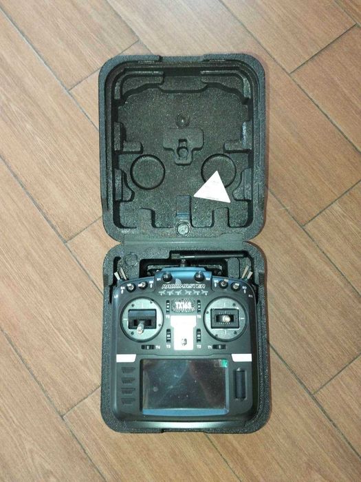 •RadioMaster TX16S MKII – оновлена версія популярного пульта управління з великими можливостями та широким функціоналом.
