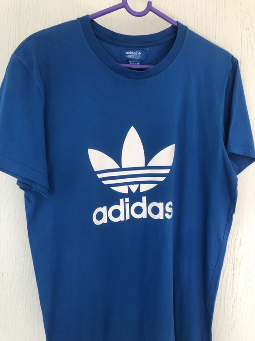 Niebieska koszulka Adidas