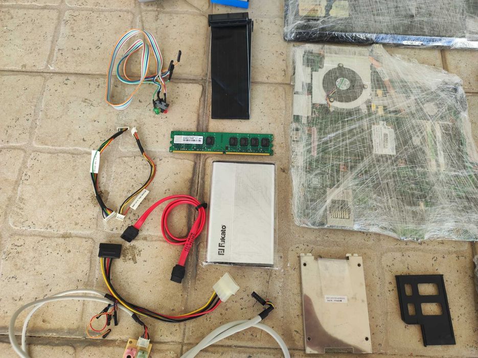 Lote Peças Computadores Portáteis e Desktop