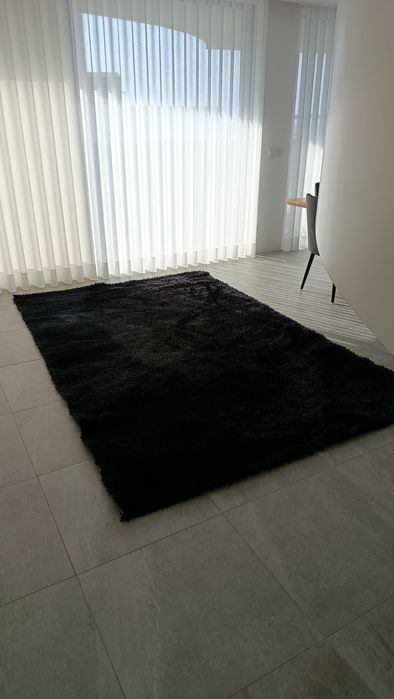 Tapete de sala preto