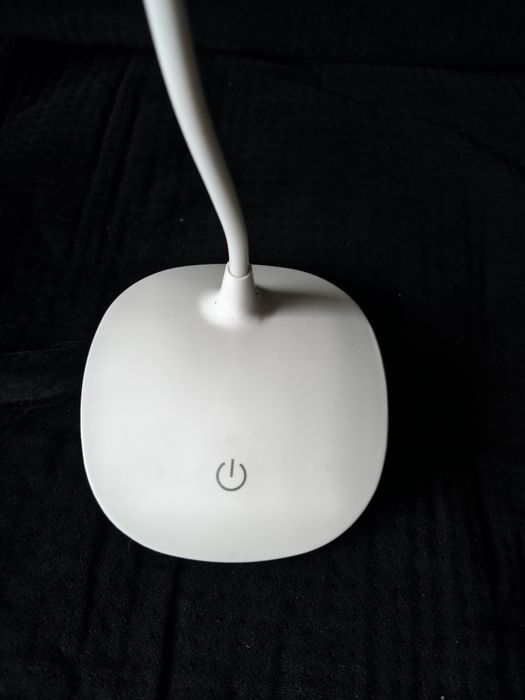 Lampka biurkowa LED przenośna