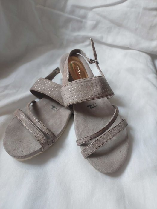 Продам босоніжки жіночі нові