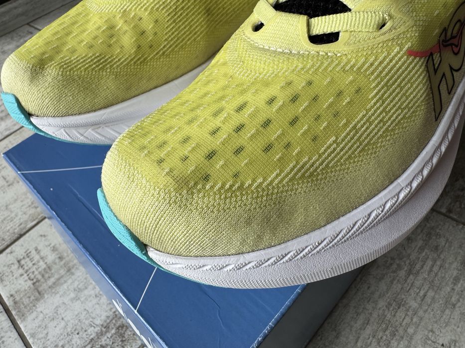 Hoka Mach 6 r. 44 Yuzu yellow
