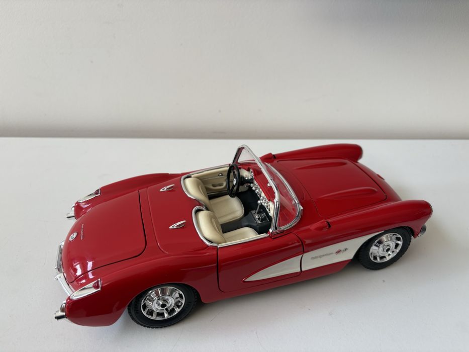Model Chevrolet Corvette 1:18 BBurago Burago (maisto welly)