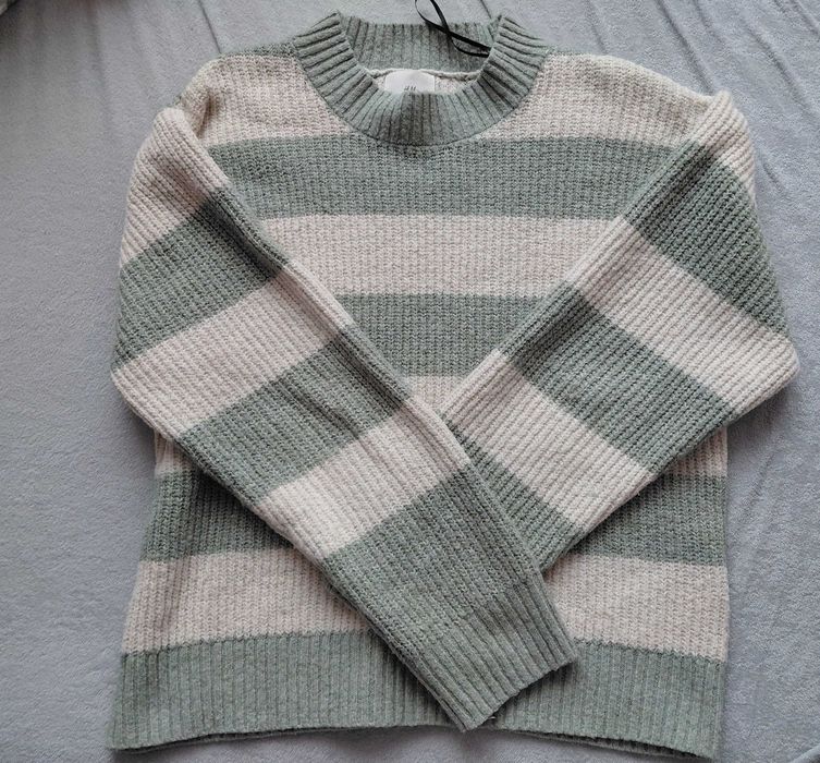 Sprzedam sweter H&M rozmiar XS