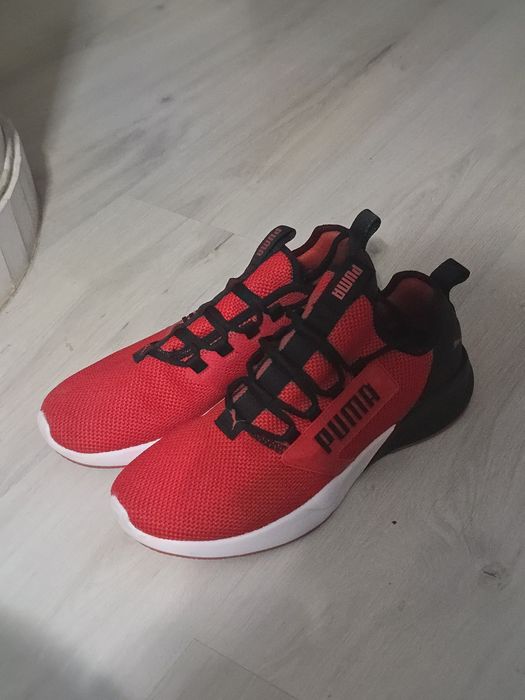 Tênis Puma vermelhos