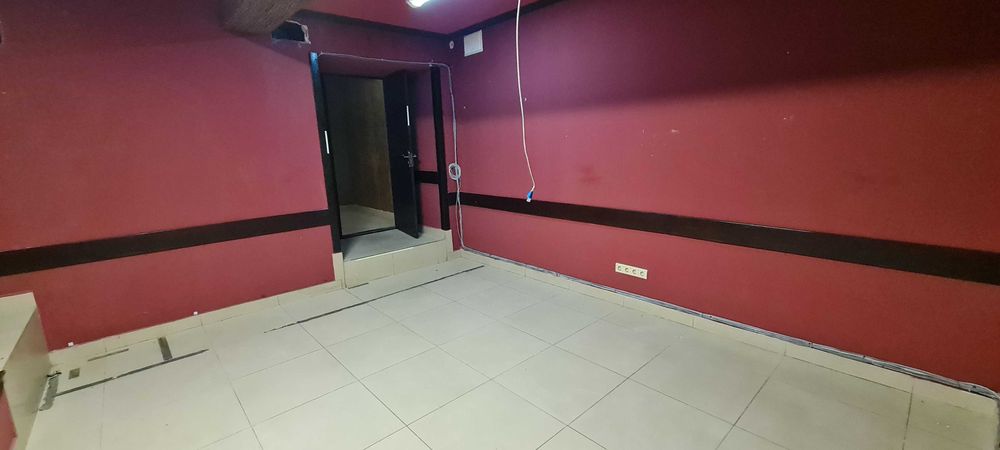 Продаж підвального приміщення. 250 кв.м, ріг Спаська/Соборна.