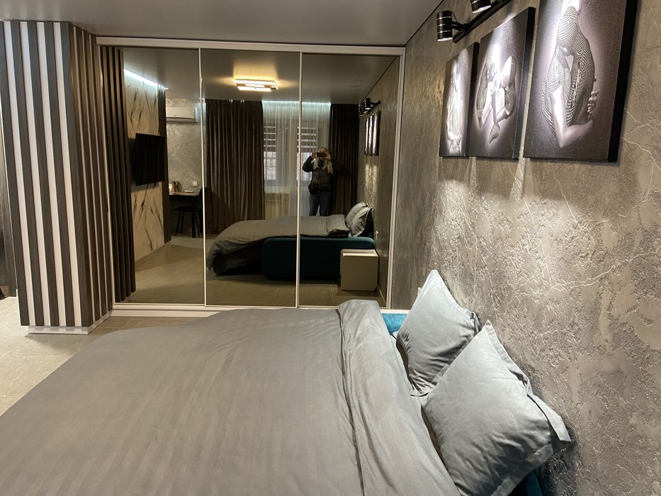 Здам  1-к командирувальним ,біля площі Володимира Великого