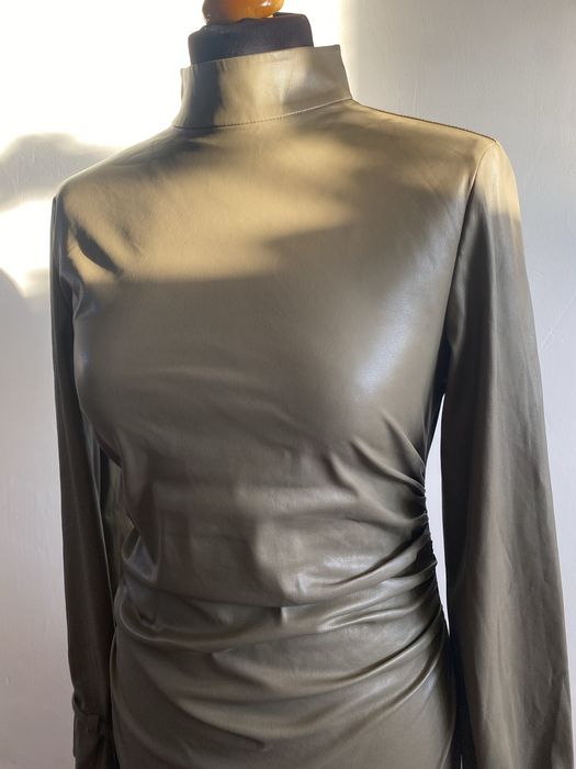 Sukienka mini a la skórzana NA-KD fit dopasowana imprezowa sexy