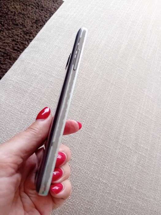 Telemóvel Samsung com carregador