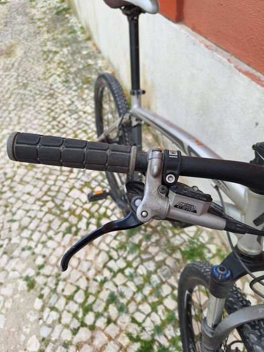 Bicicleta BTT Specialized Hardrock pro bom estado