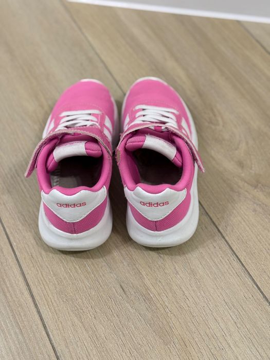 Дитячі кросівки для дівчинки adidas Lite Racer 3.0