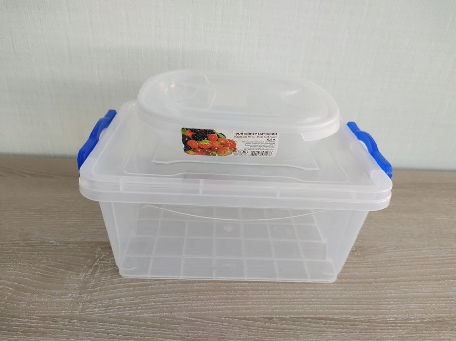 Два пищевых пластиковых контейнера. Цена за оба.