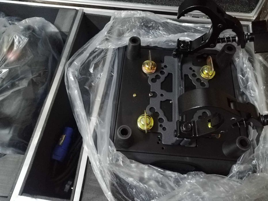 moving wash 37x15w com fast clamp