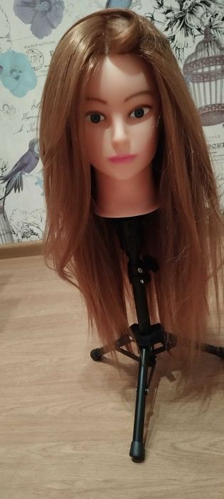 Манекен жіночої голови для зачісок