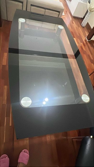 Mesa de jantar/sala de estar com 4 cadeiras por 100 euros para desocupar