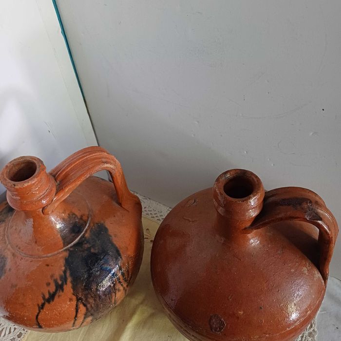 Bilhas ou vinagreiras em barro