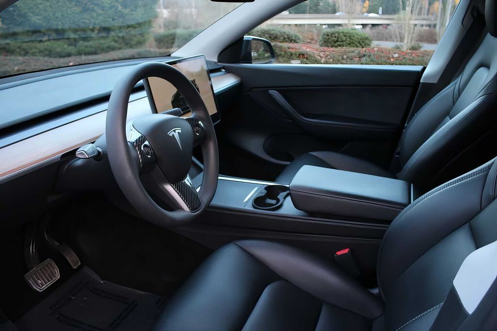 Tesla Model Y Long Range      2023