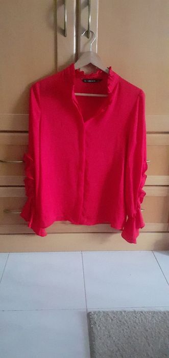 Blusa vermelha lisa C/ folhos nas mangas ( Senhora) ZARA