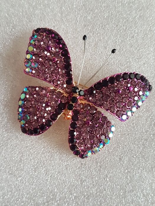 Брошка метелик з камінчиків