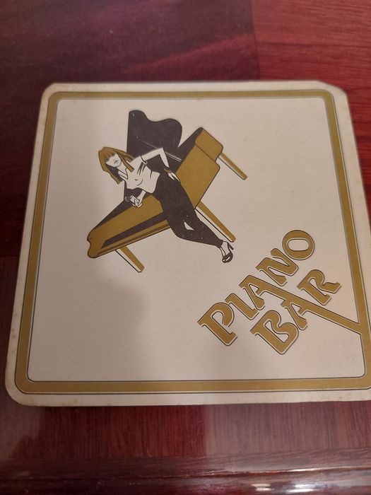 Base de copos Vintage do Piano Bar.