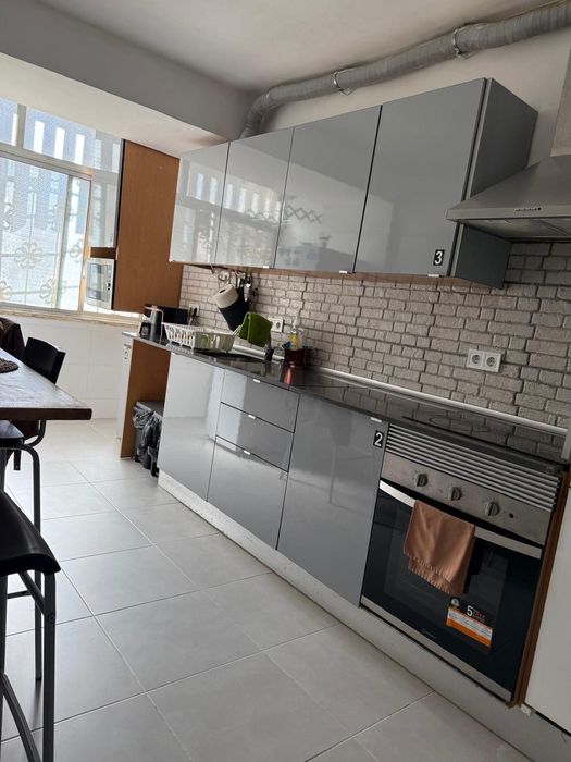 Alugo quarto na Rinchoa