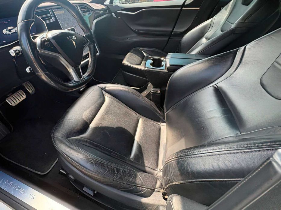 Tesla Model S P85D      2015