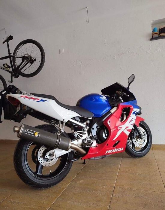 Cbr 600 f4 tricolor poucos kms