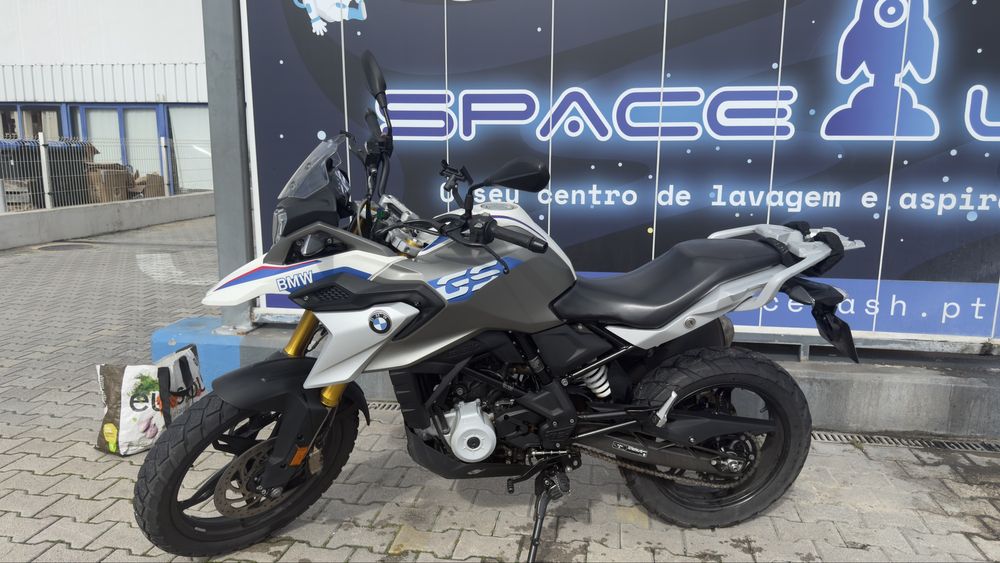 Moto BMW GS310.