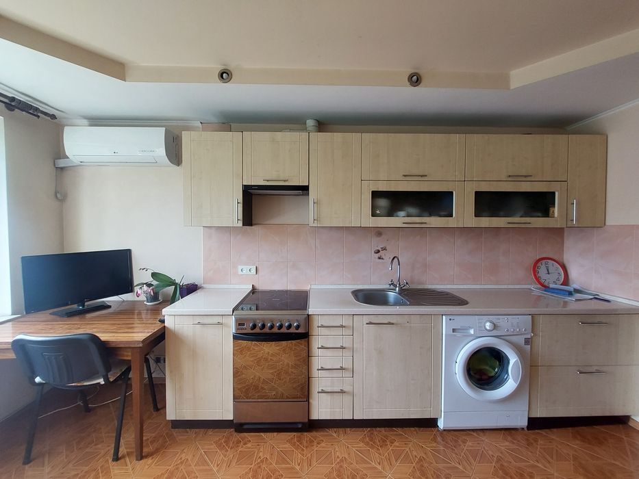 Продам 1-кімнатну, вул. Героїв Маріуполя 9, М Іподром