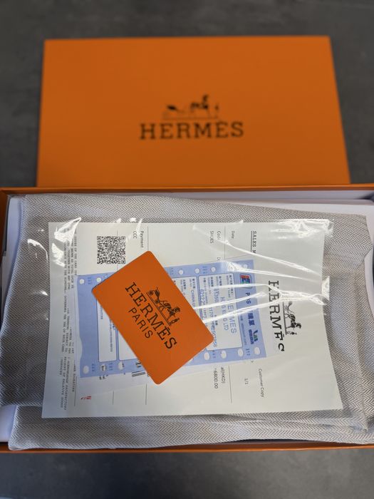 Продам кроссовки Hermes