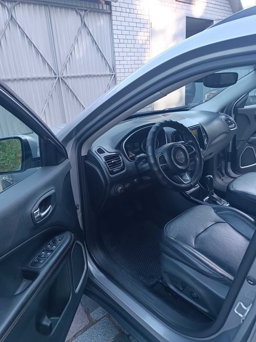 Jeep compass авто